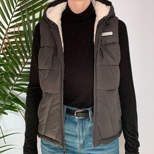 HOLLISTER SHERPA-LINED PUFFER VEST